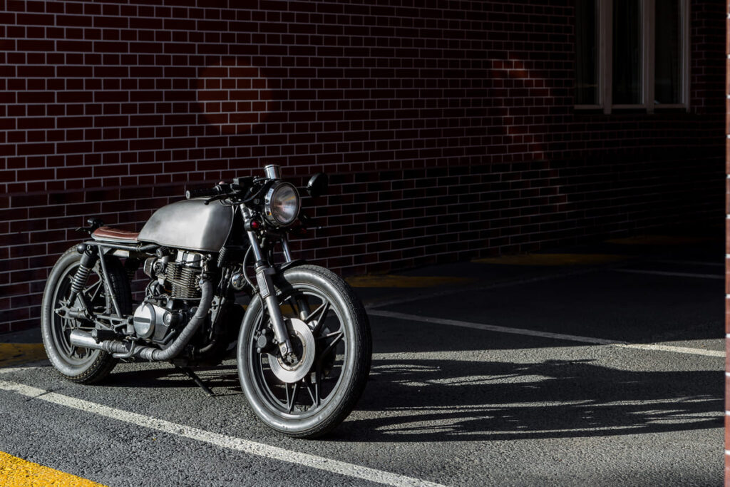 una moto cafe racer tipos de motos custom